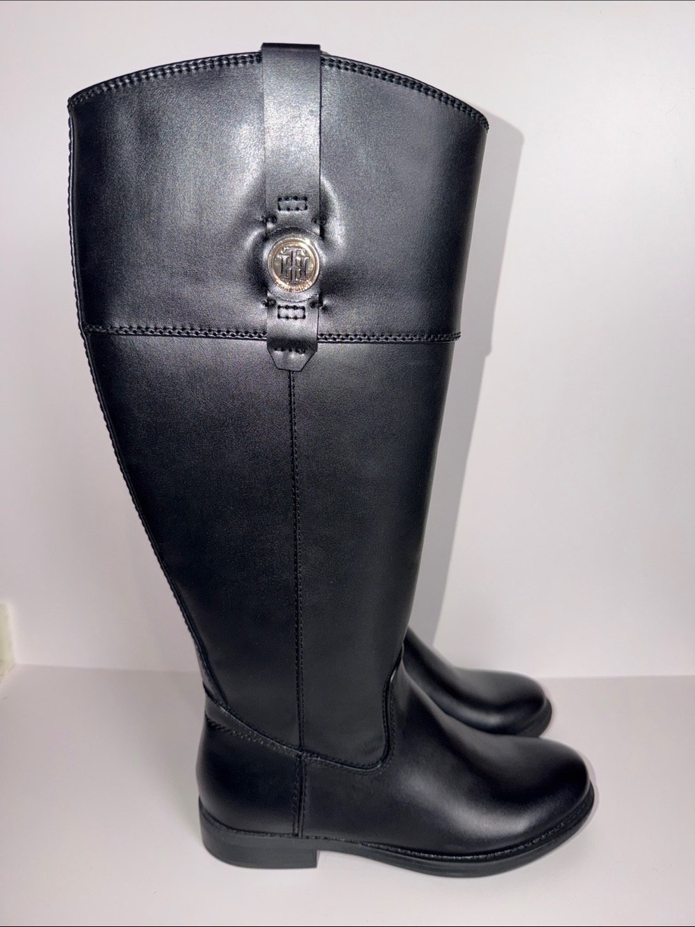 Tommy Hilfiger Women’s Black Wide Calf Riding Boots Size 5M-WC Gold Logo new